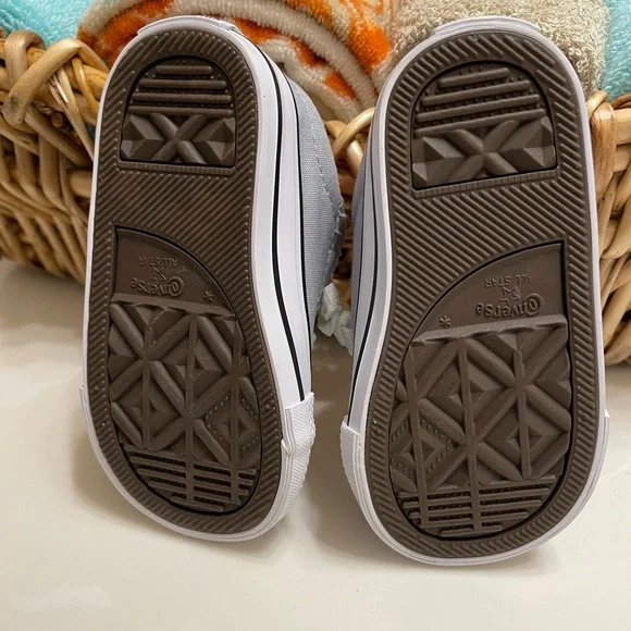 NEW Converse toddler Gray and Red Chucks All Star Shoes/New never Worn/Tot SZ 4 - Picture 3 of 11